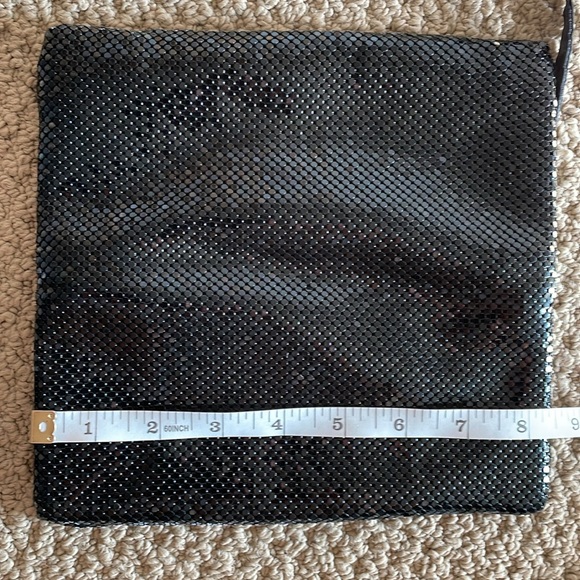 Black mesh wristlet - Picture 6 of 8